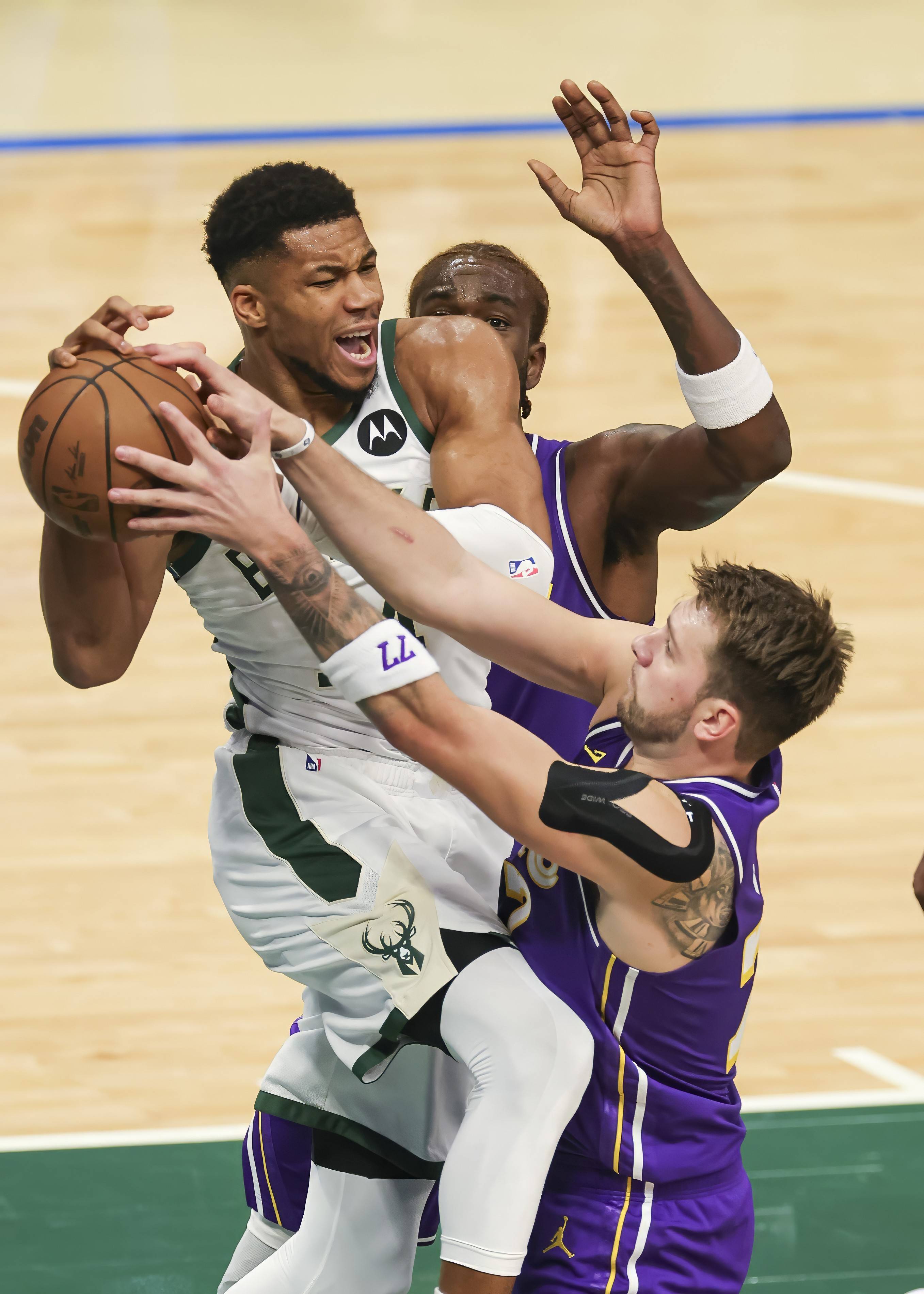 开拓者vs湖人全场回放